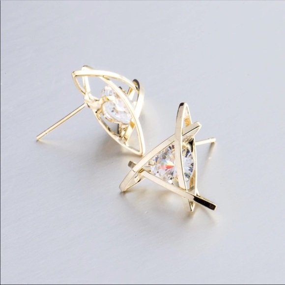 🆕 Geometric Triangle CZ Stud Fashion Earrings - Picture 2 of 4